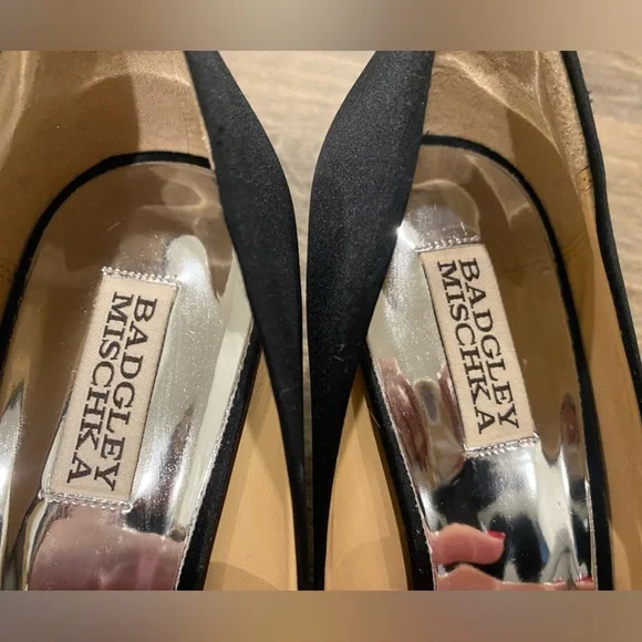 Badgley Mischka Black satin pumps - Picture 6 of 7